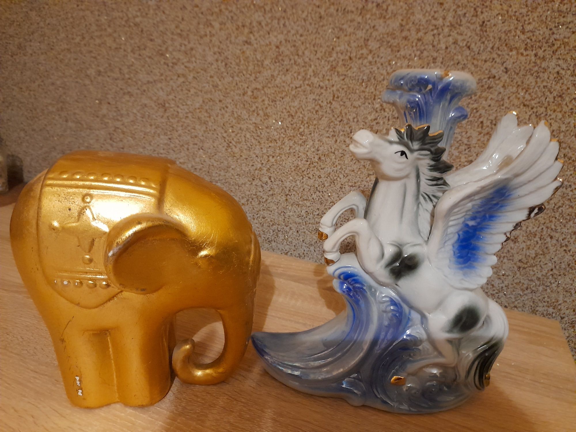 Figurki śłonia i konia z porcelany