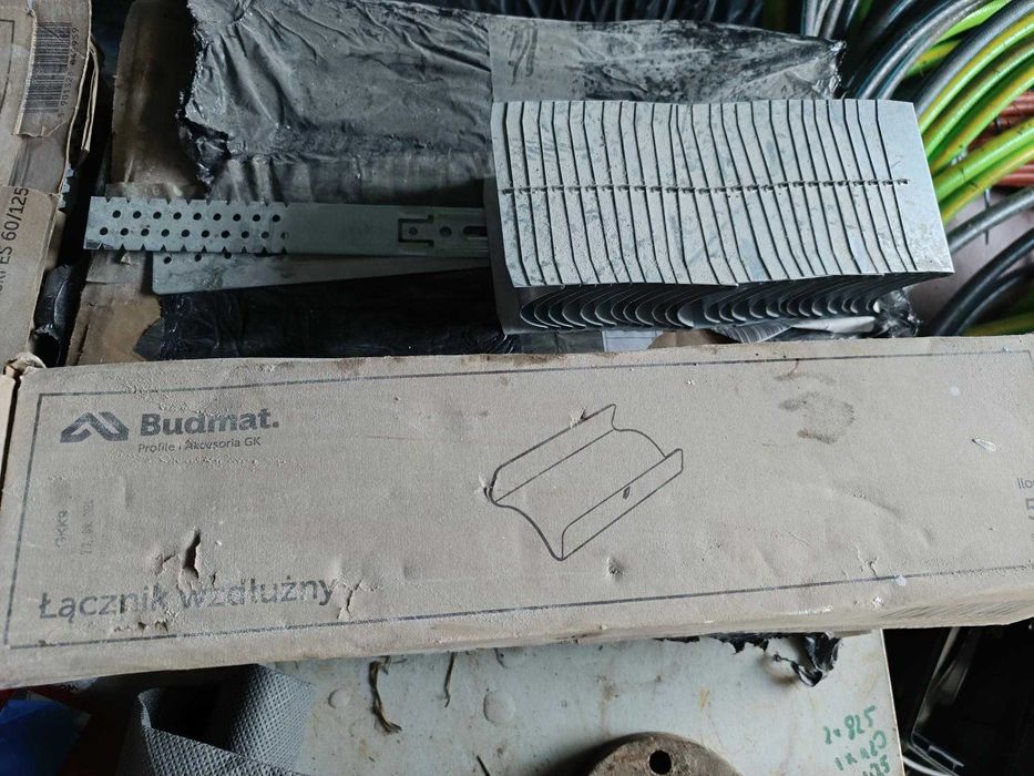 Łączniki do profili C - Esy / Grzybki / Profile C