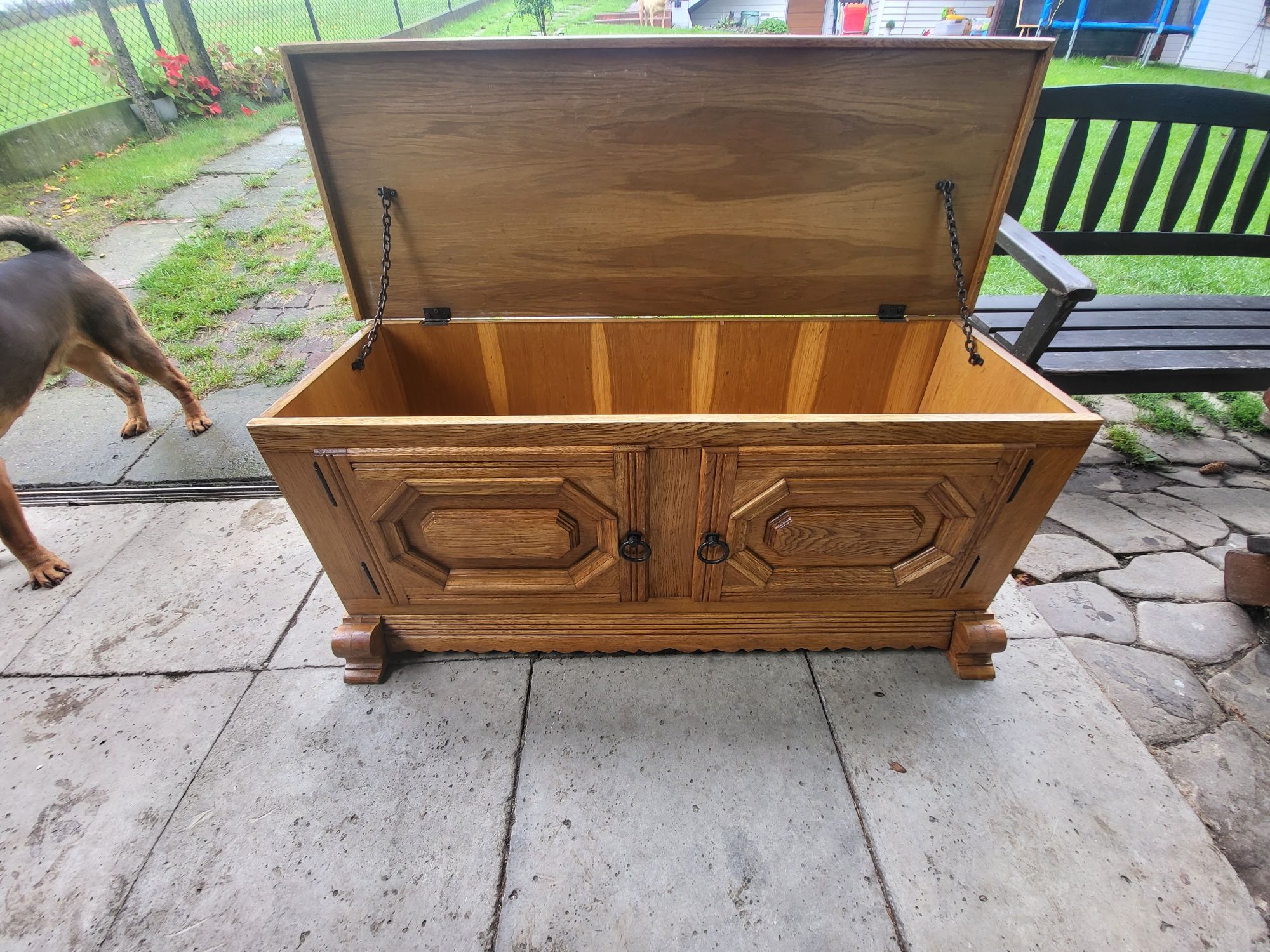 Stary solidny kufer skrzynia dębowa drewniany