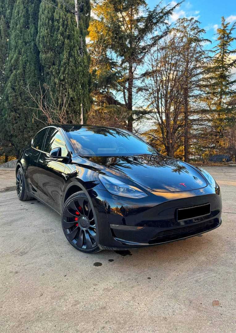Tesla Model Y 2022 рік