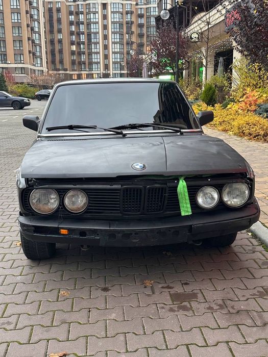 Бандітка БМВ Е28