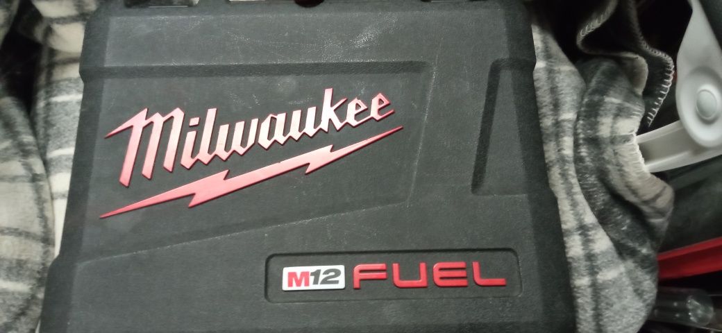 Wiertarko wkrętarka Milwaukee zestaw