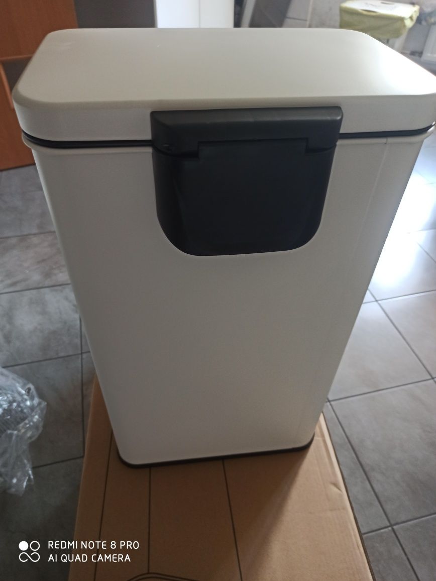 Kosz na śmieci 40l biały