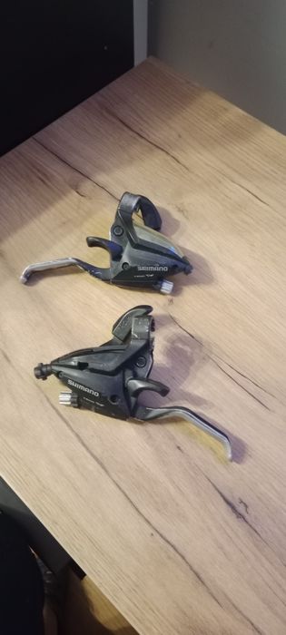 Klamki manetki Shimano lewa prawa 7rz , 3rz , hamulce .