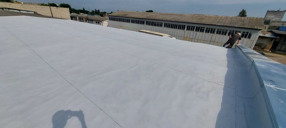 Монтаж ПВХ мембраны. Ремонт и устройство плоских кровель. Кровельщики.