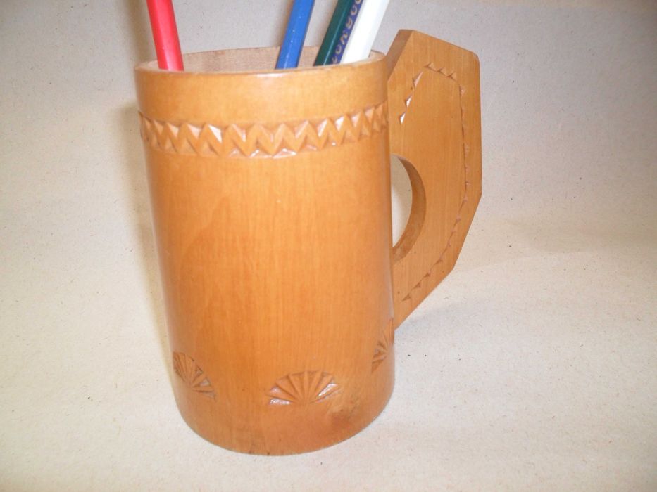 Пенал из натурального дерева.