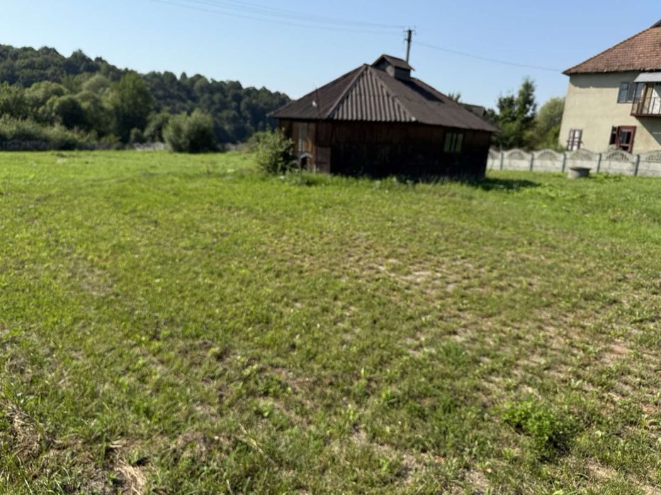 Продається земельна ділянка з будівлями с.Хімчин, Косівський район