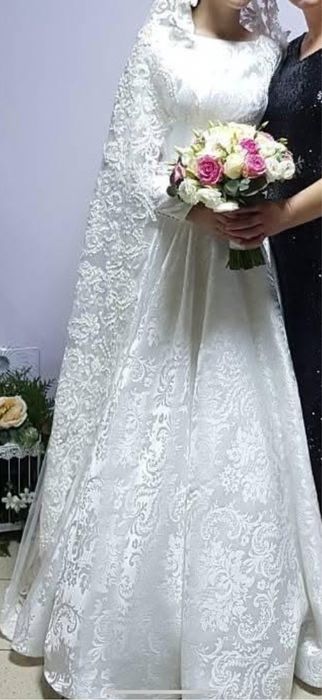 Продаю весільну сукню. Розмір С-М