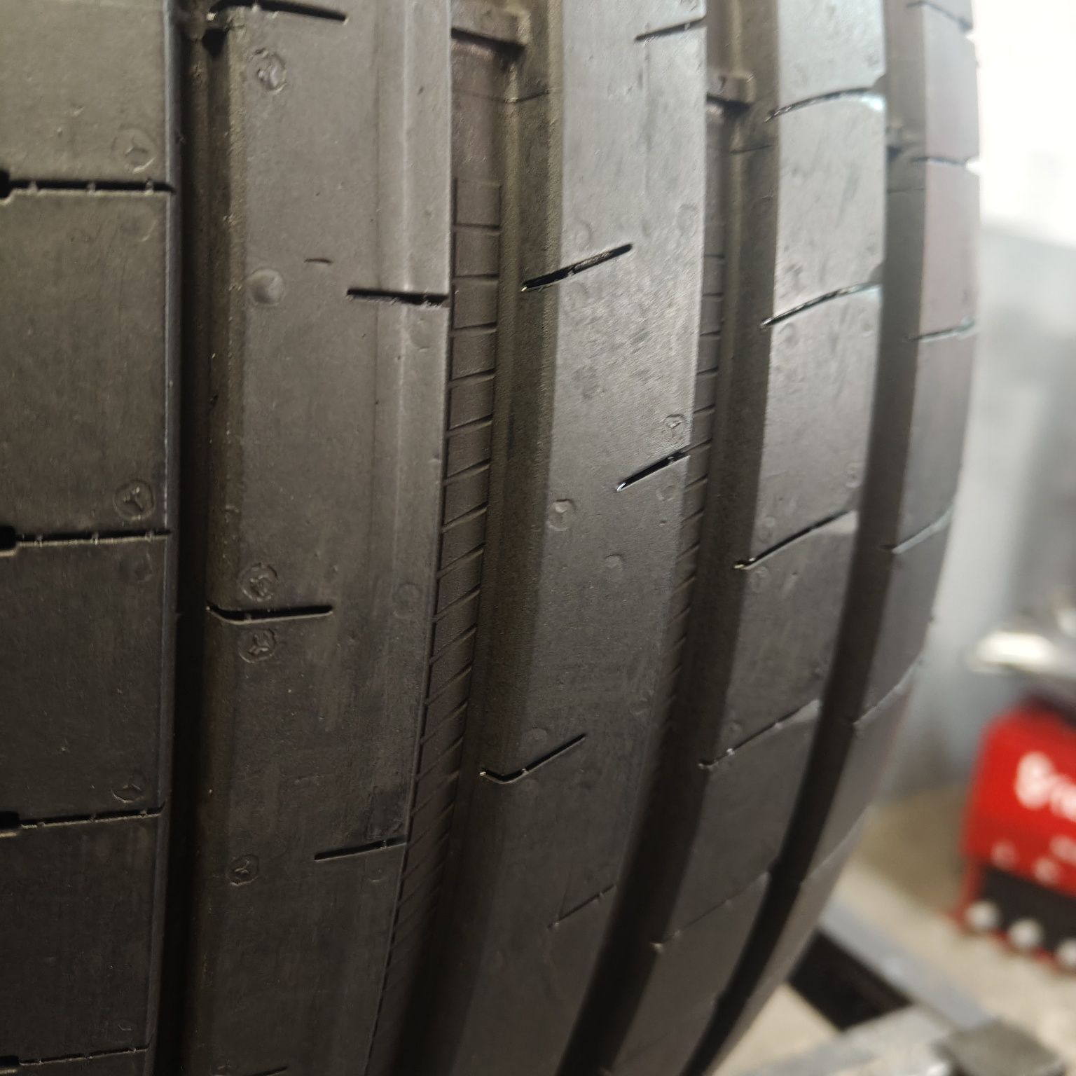 225/45/17 XL Sprzedam parę opon letnich Goodyear