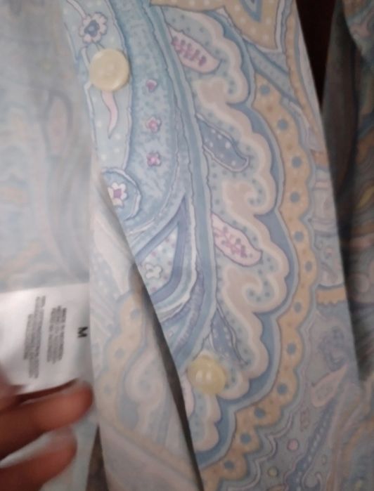 Camisa tamanho L, marca Liz Claiborne