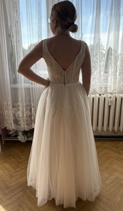 Elegancka suknia ślubna