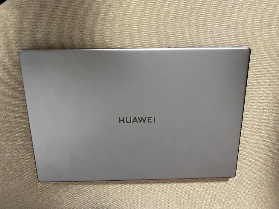 Huawei MateBook D 15. Intel core i5, 8gb RAM, SSD 512gb