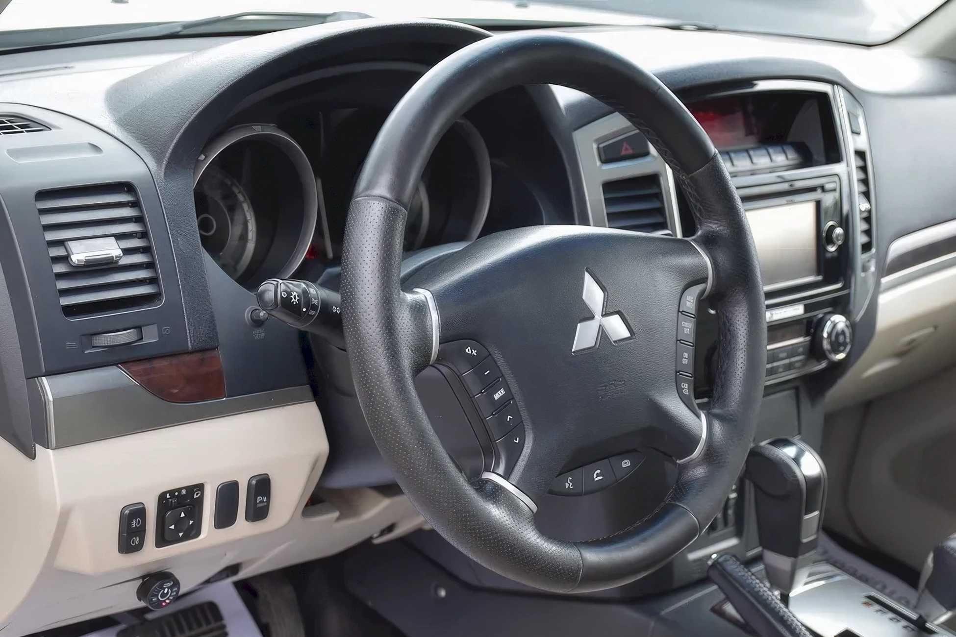 2017 Mitsubishi Pajero