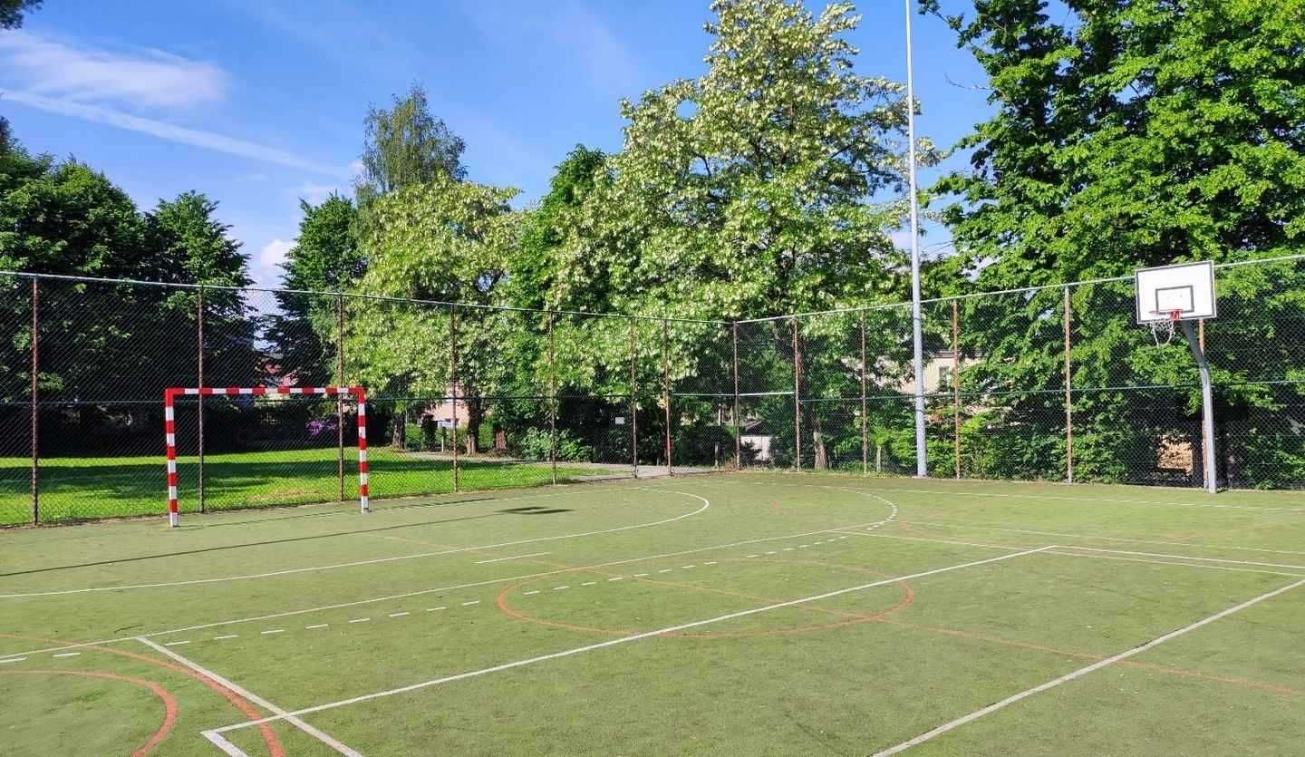 Boisko piłkarskie sztuczna trawa 1900m2 używane