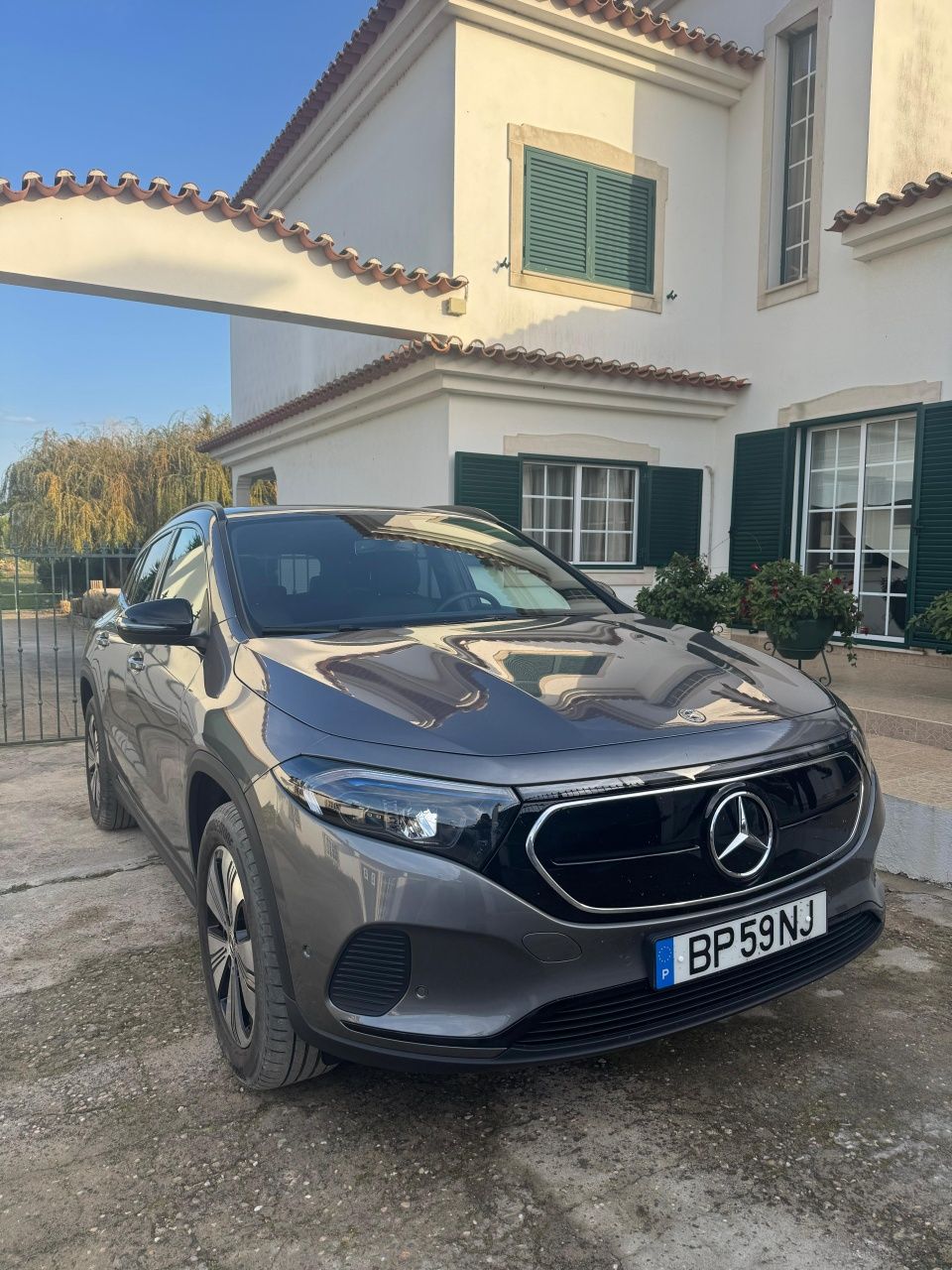 Mercedes-Benz EQA 250 com pack Night e 190cv