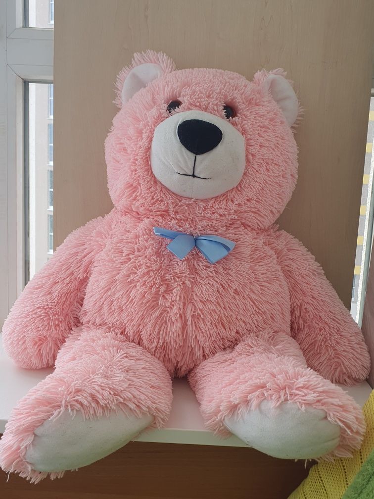 Рожевий ведмідь великий