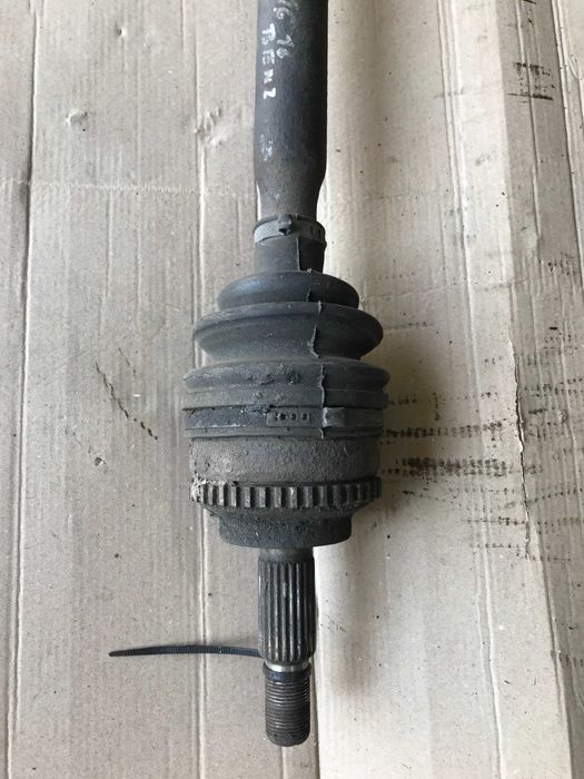 Полуось привод шрус Renault Scenic MK1 1.6 БЕНЗИН (ЛІВА КОРОТКА).