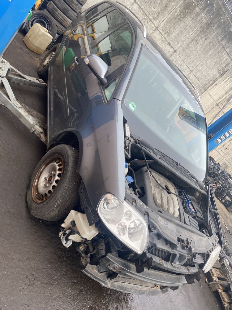 Шрот розборка запчастини VW Touran Пасат B6 туран гольф плюс 5 6 7