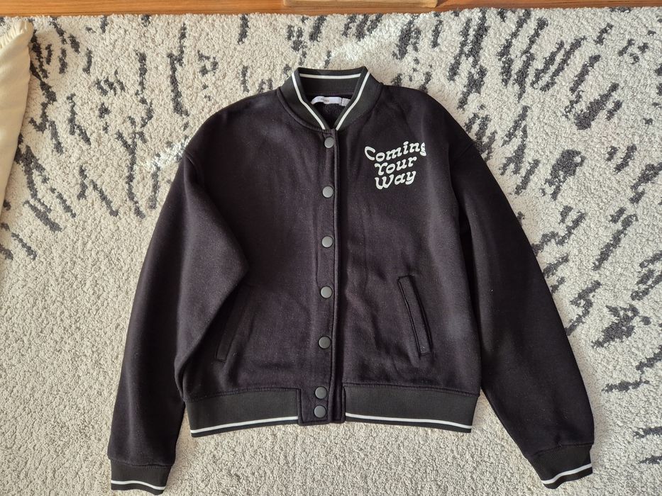 Czarna bluza XS 34 BERSHKA basebollówka bejsbolówka bomber dresowa