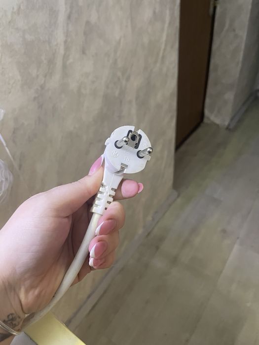 Срочно! Холодильник рабочий не большой