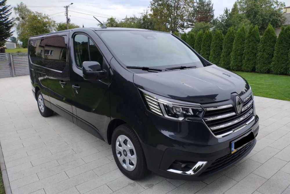 wynajem NOWEGO BUSA renault Trafic spaceClass 2.0dCi