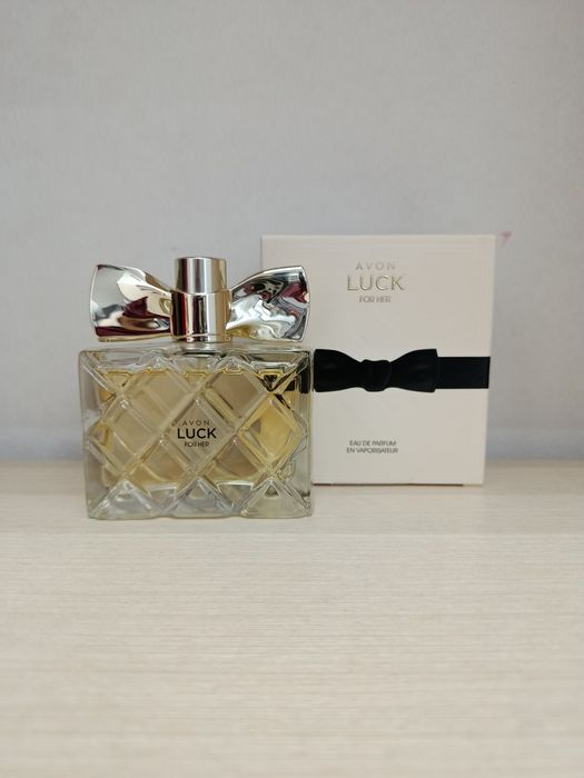 Avon аромат Luck лак.