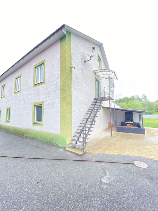 Комерційне приміщення 740 м2 з власною землею