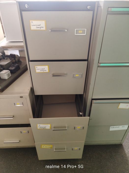 Szafki aktowe lub na warsztat