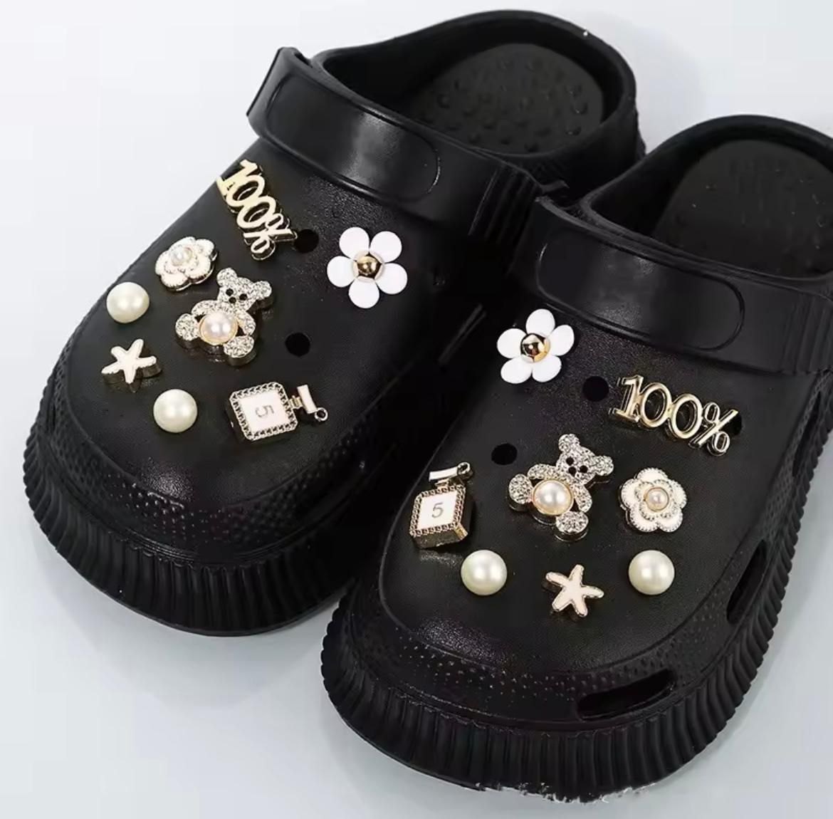 Przypinki do butów oraz torebek w stylu glamour. Zestaw 16 szt