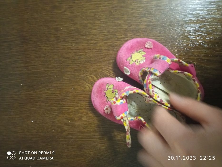 Тапочки ,сандалі для дівчинки польське
