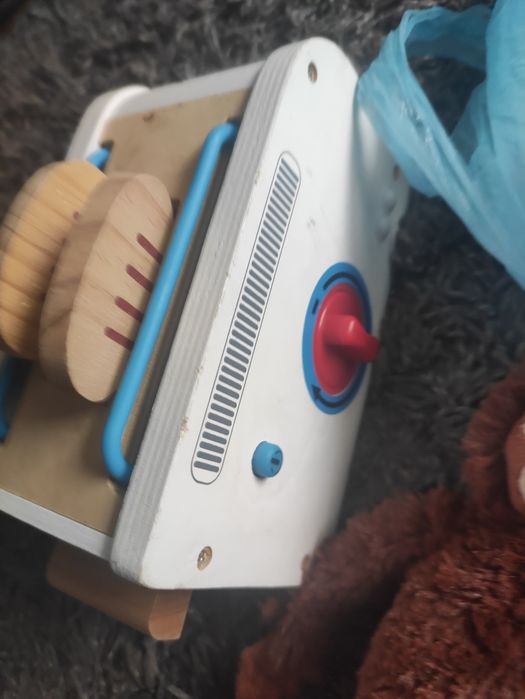 Zestaw zabawek dla dzieci.