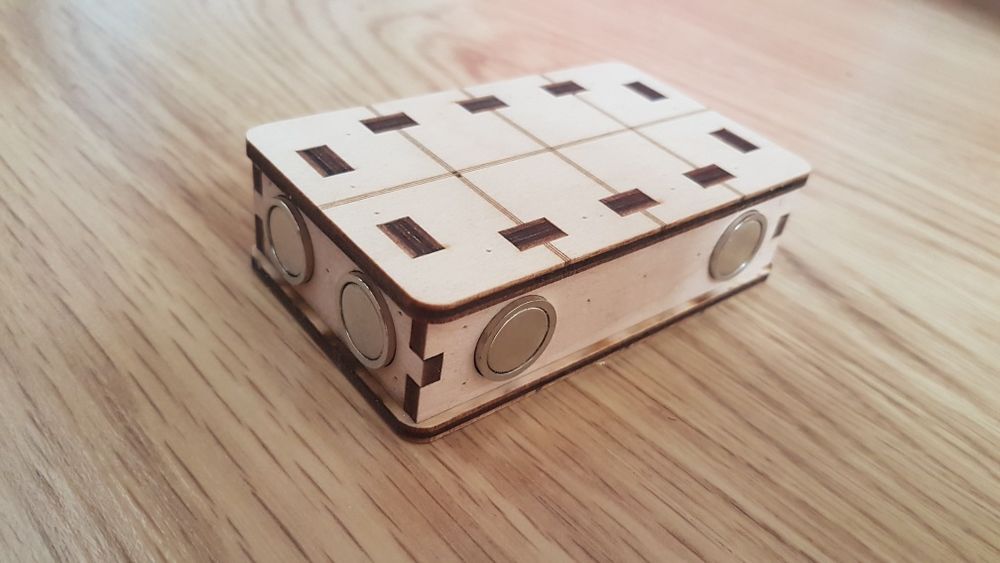 Приспособление магнит для помощи в монтаже гипсокартонных профилей.