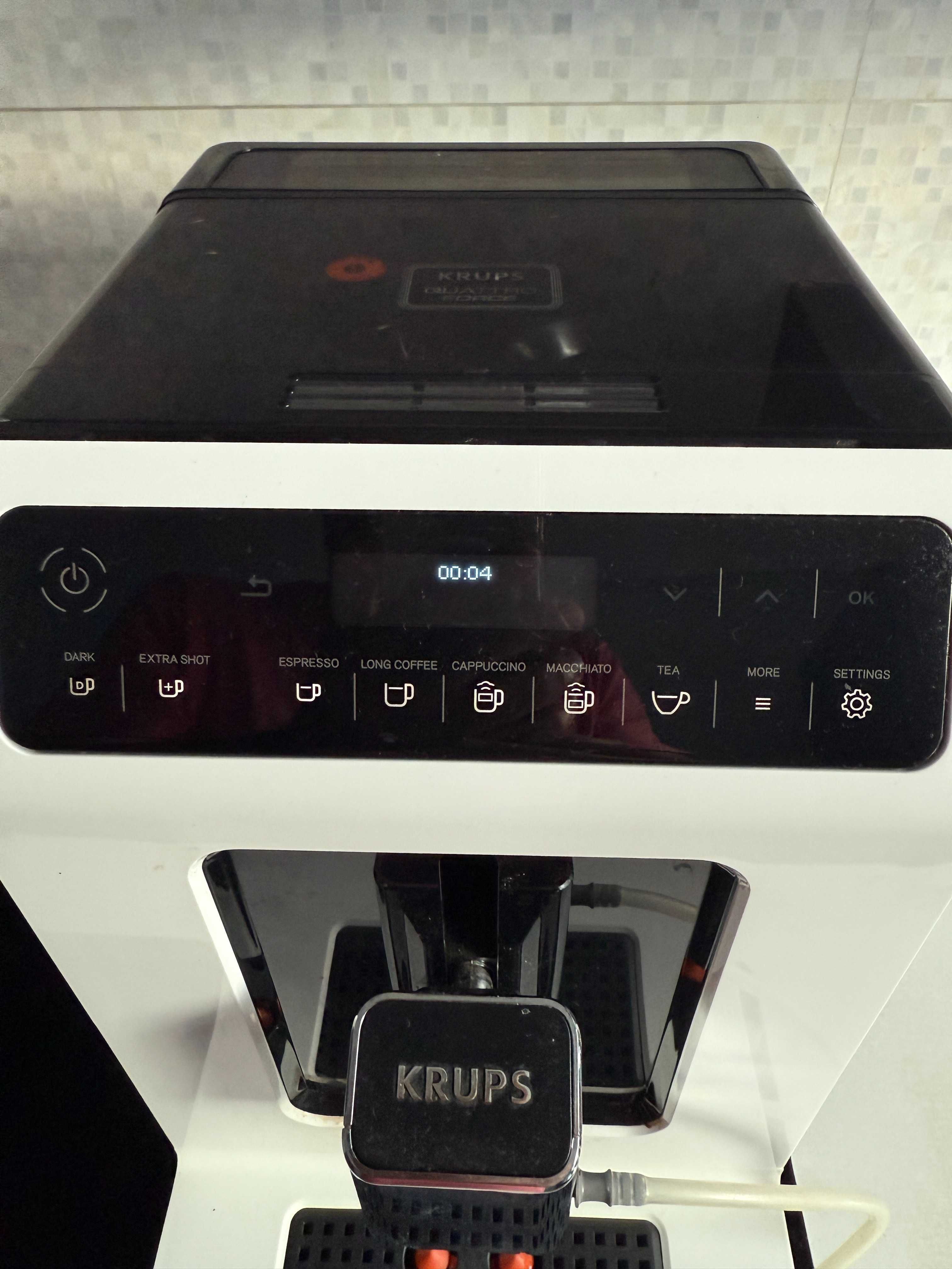 ekspres ciśnieniowy automatyczny do kawy krups EA890110 biało-czarny