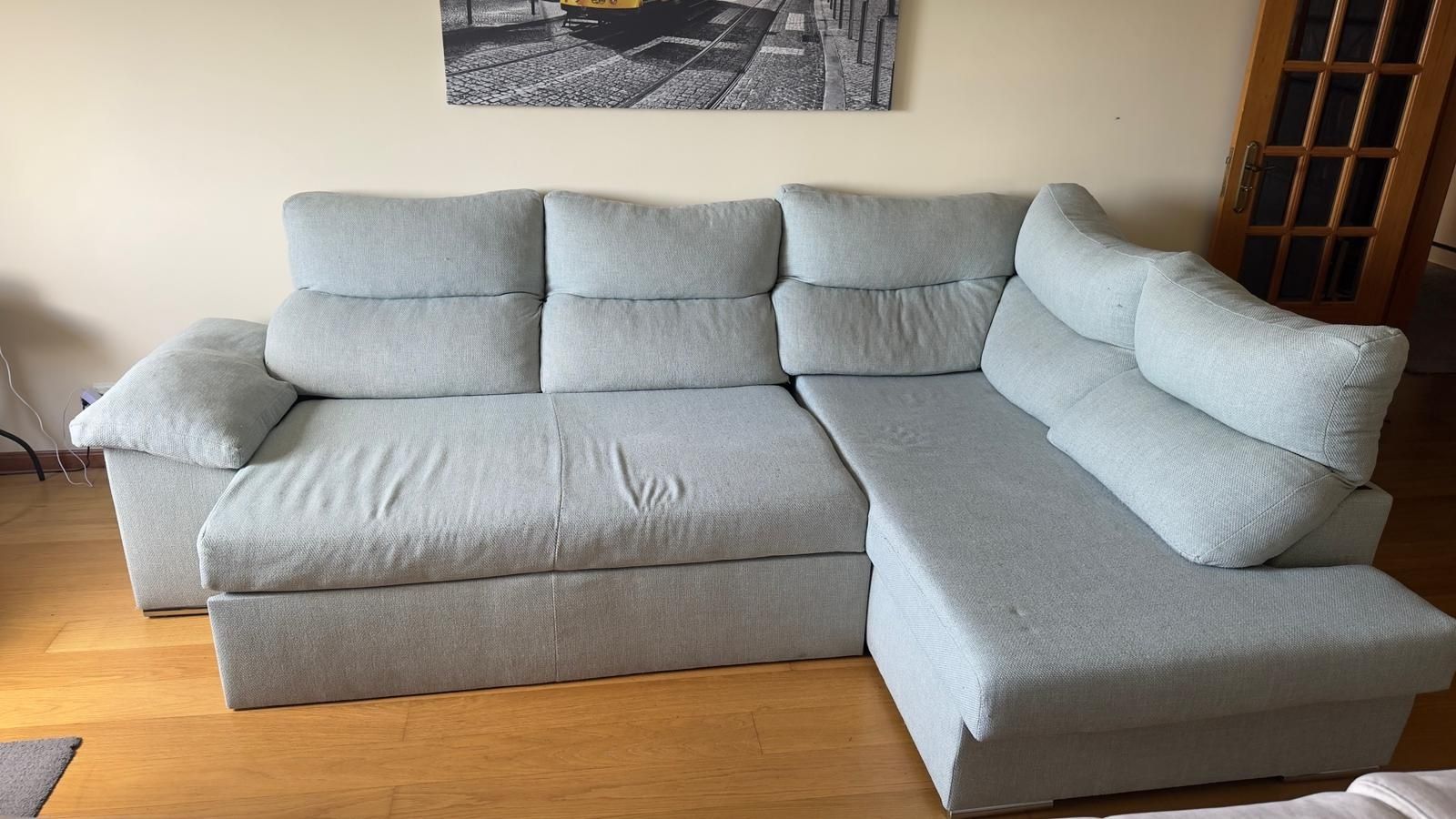 Sofá com chaise lado direto