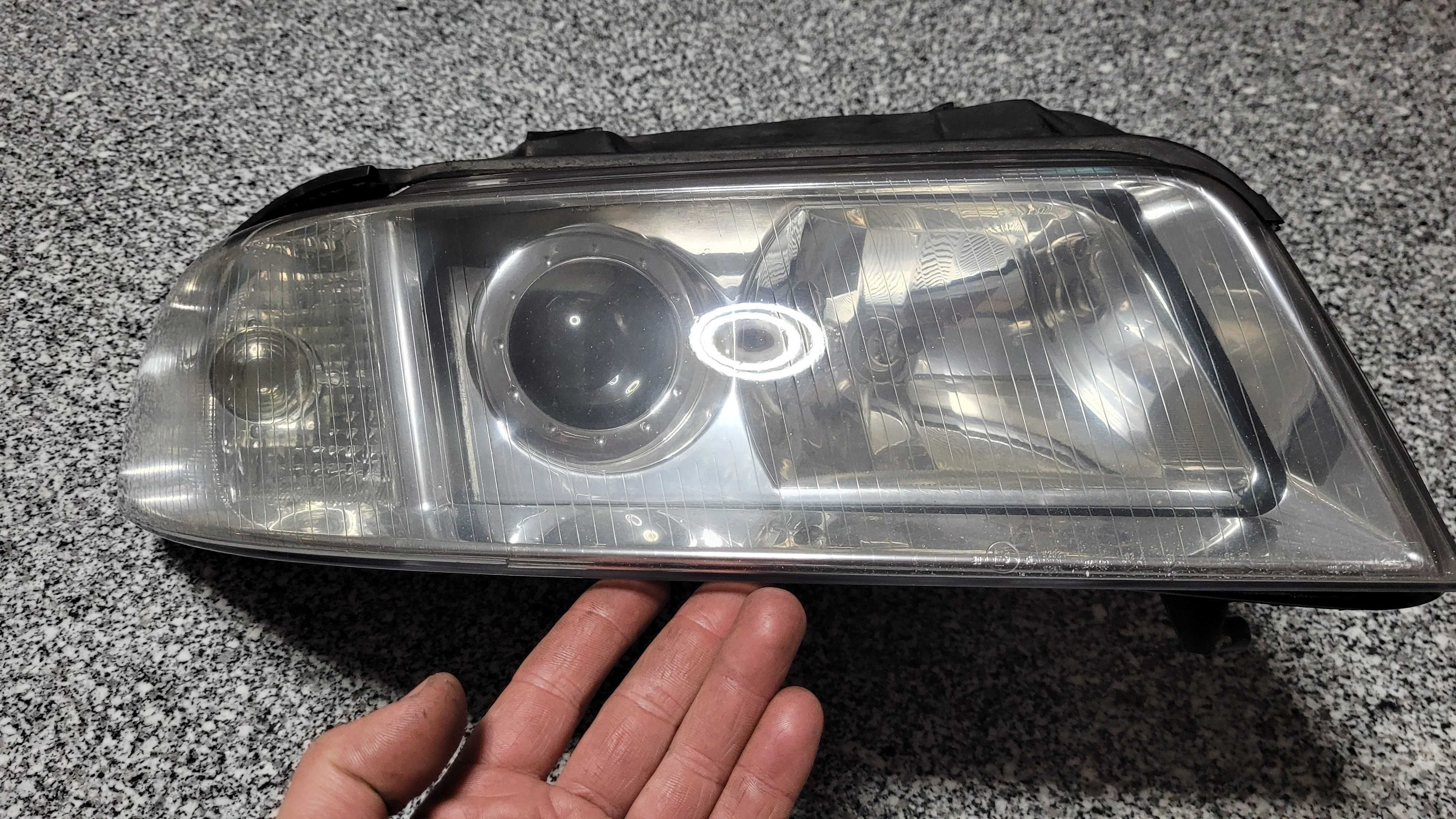 AUDI A4 B5(8D)- Ótica/ Farol Direita ORIGINAL XENON D2S IMPECÁVEL