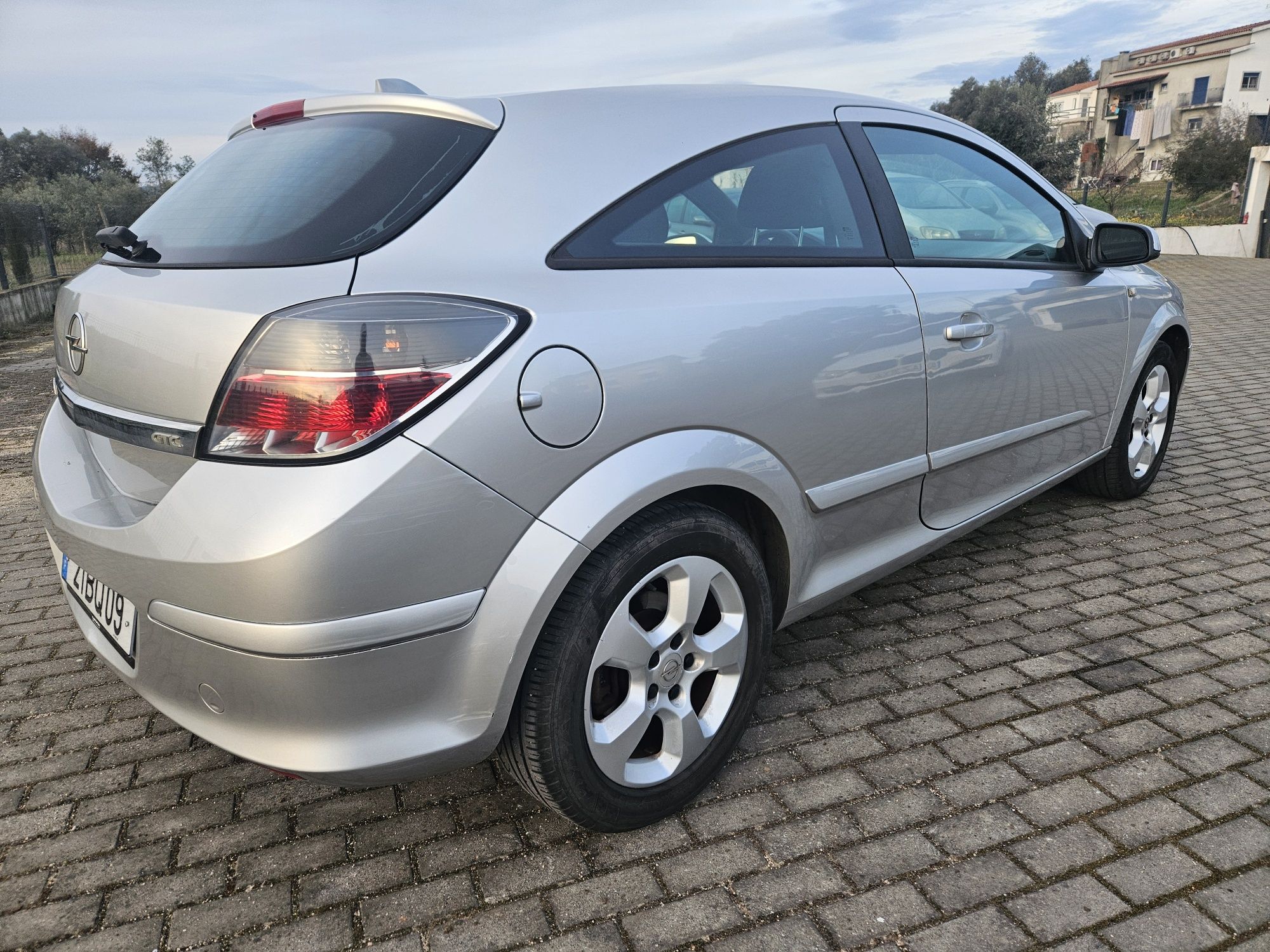 Opel Astra GTC 1.3 cdti 70€/Mês