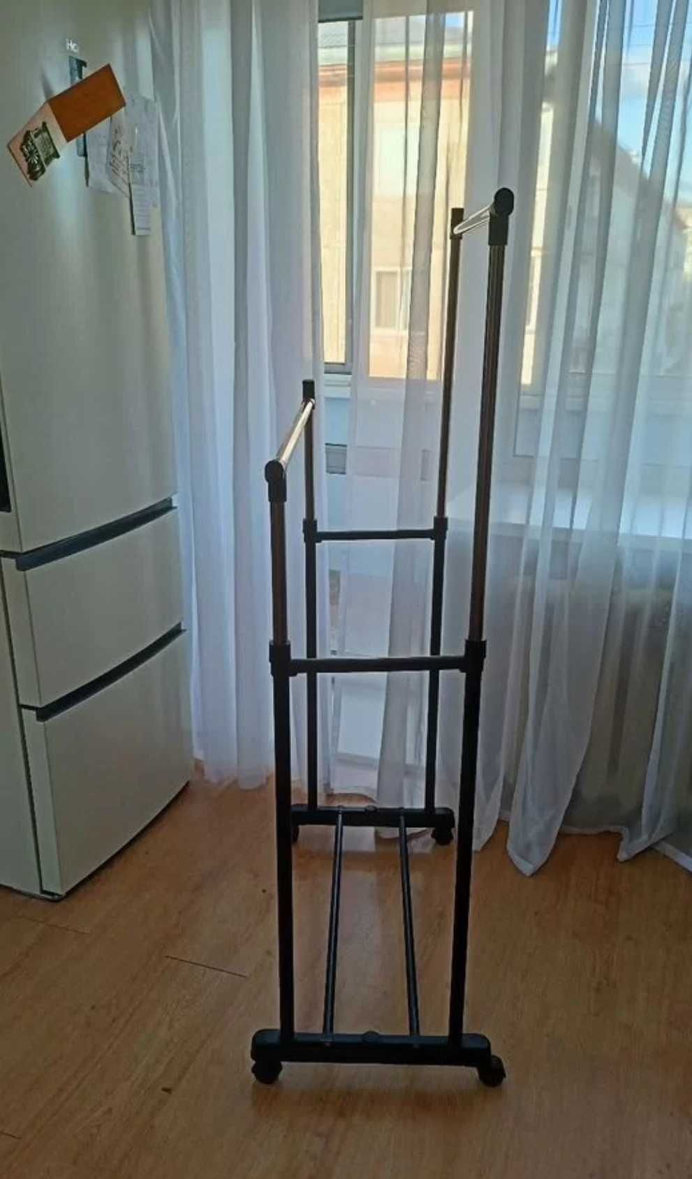 Висувна вішалка для одягу порятунок для маленької квартири
