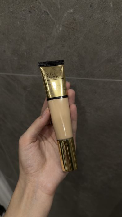 Estée Lauder Futurist Hydra Rescue, тональний крем