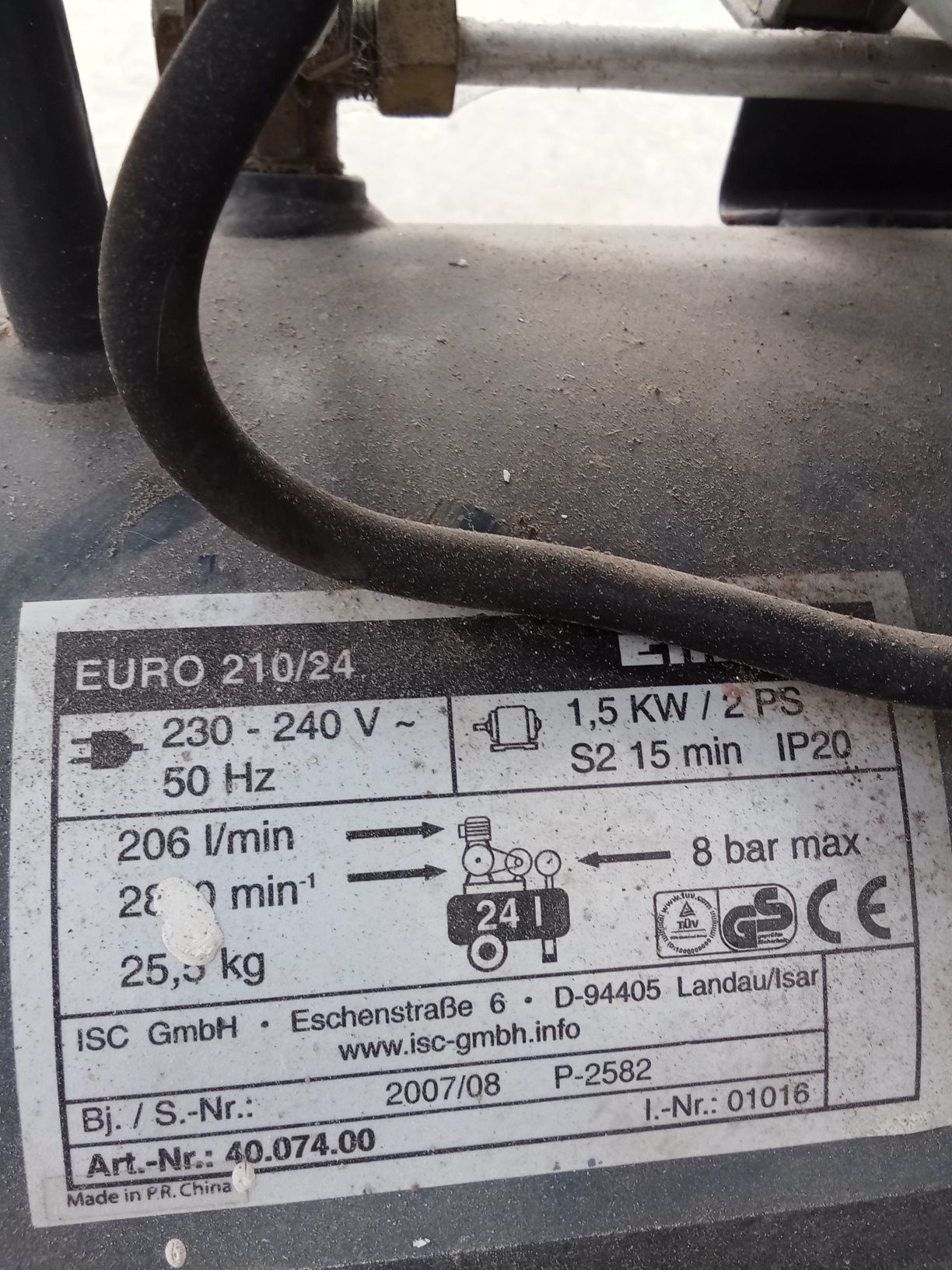 Vendo compressor em muito bom estado com as pistolas  e acessórios