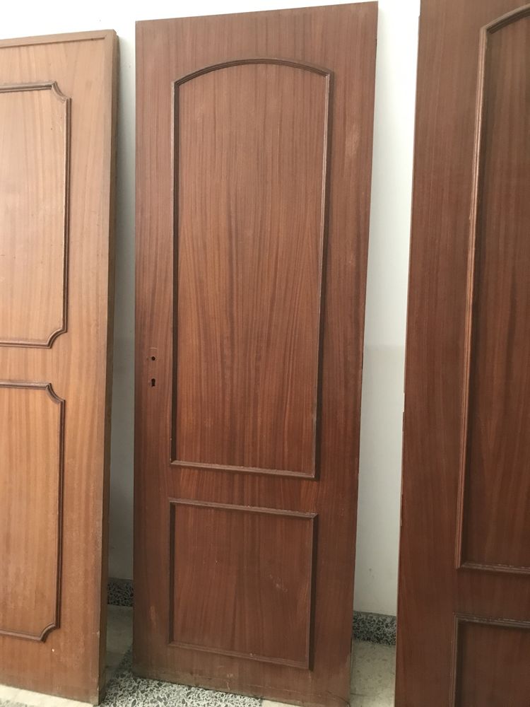 Portas madeiras aros e guarnições,