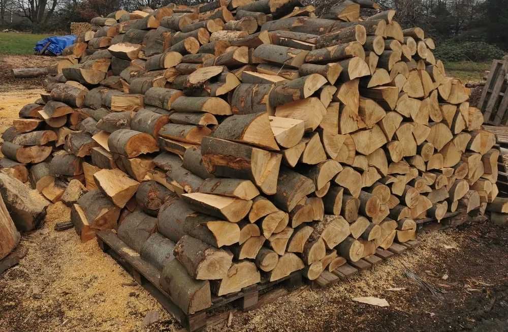 Sezonowane Układane Drewno Kominkowe i Opałowe