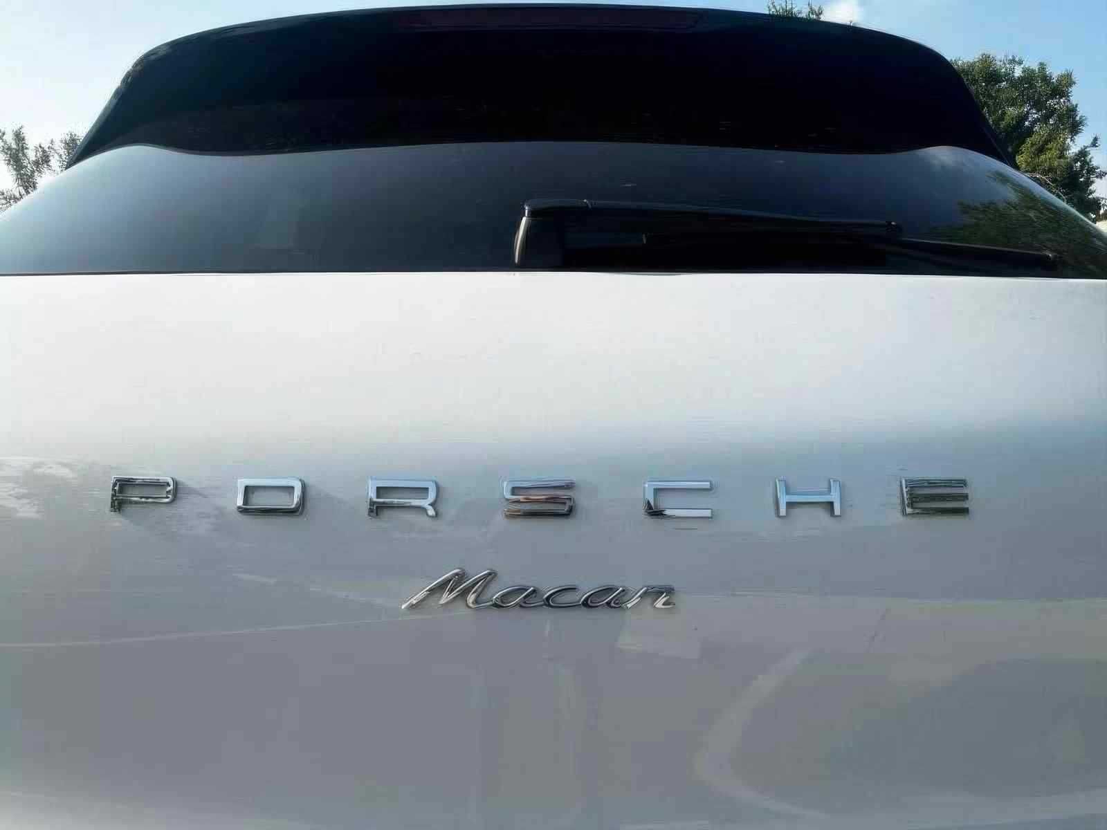 2017  Porsche   Macan