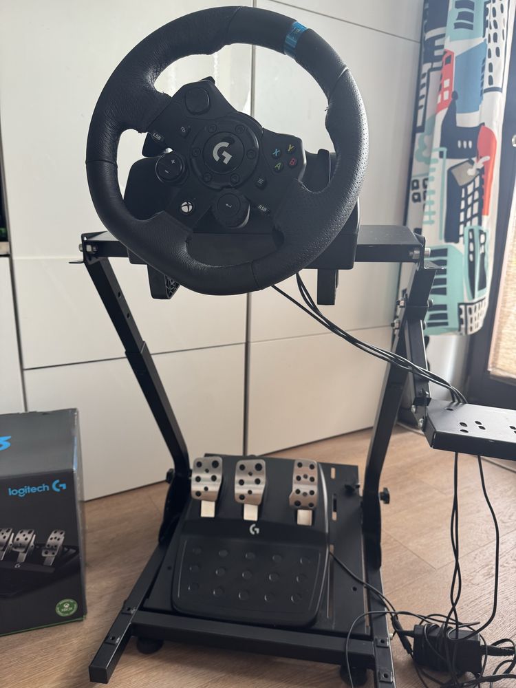 Kierownica Logitech G923 ze stelażem