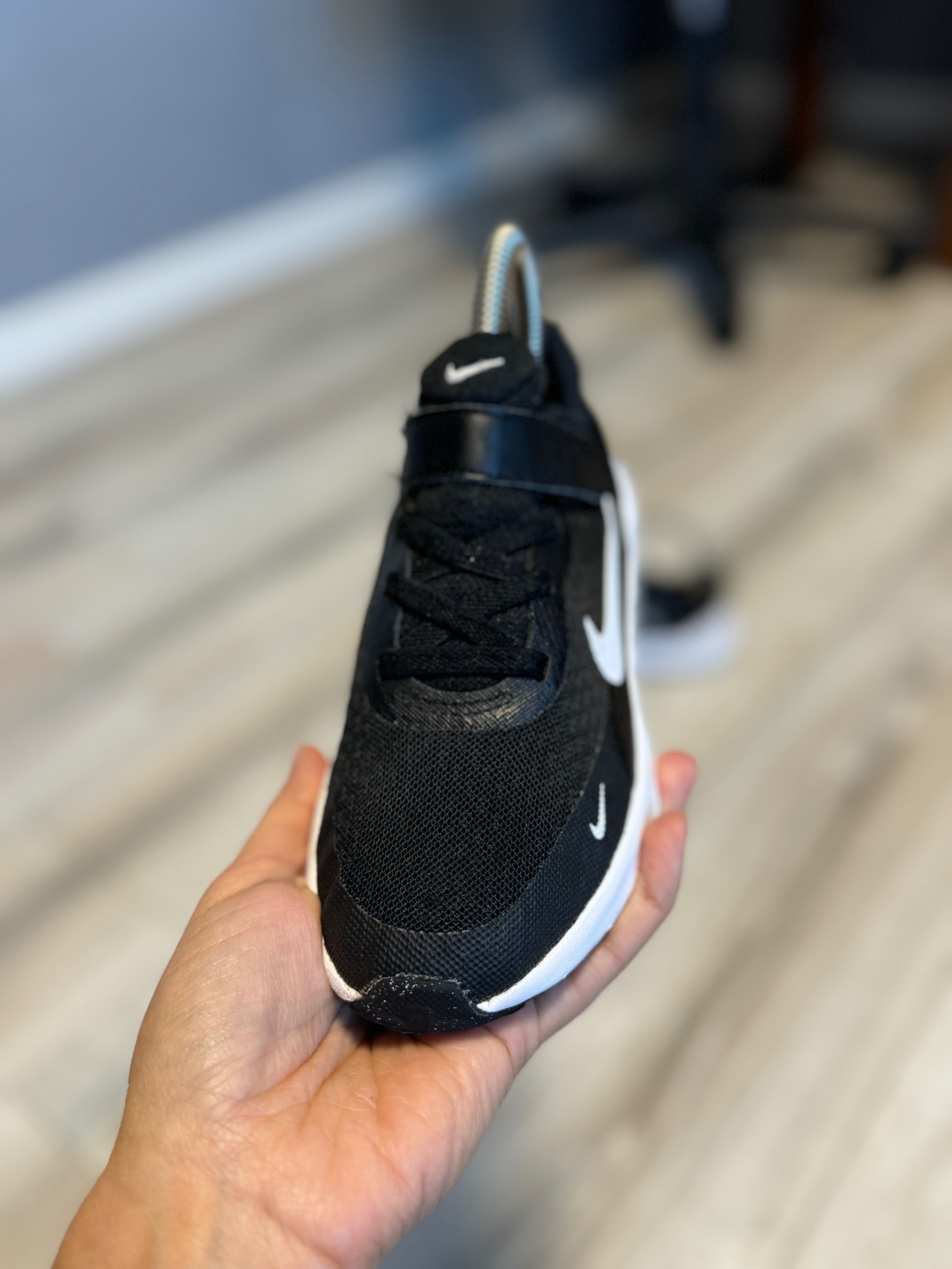 кросівки Nike Revolution 7