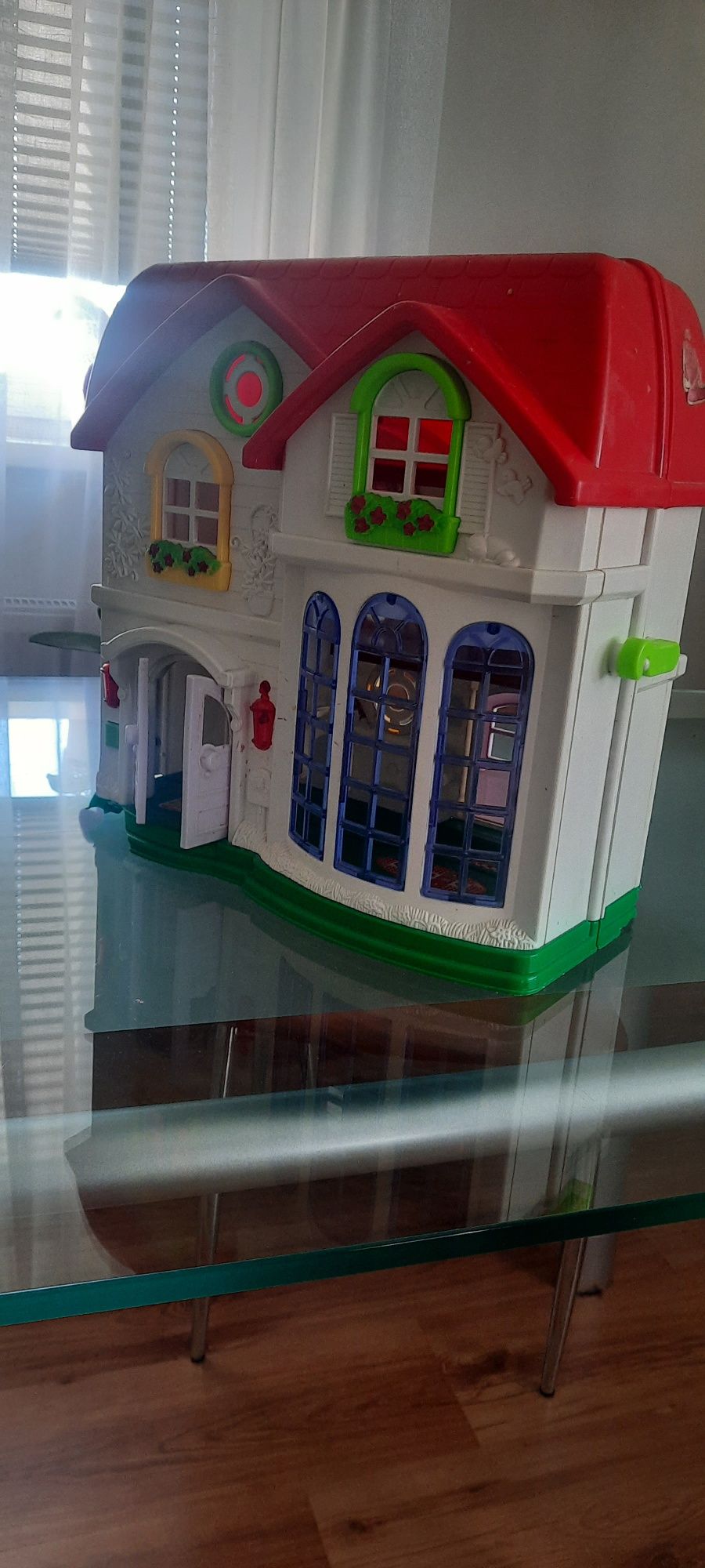 Domek dla lalek grajacy