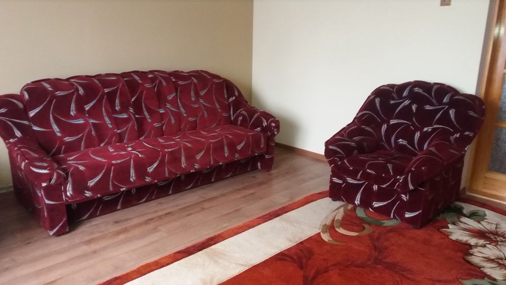 Розкладний диван і два крісла