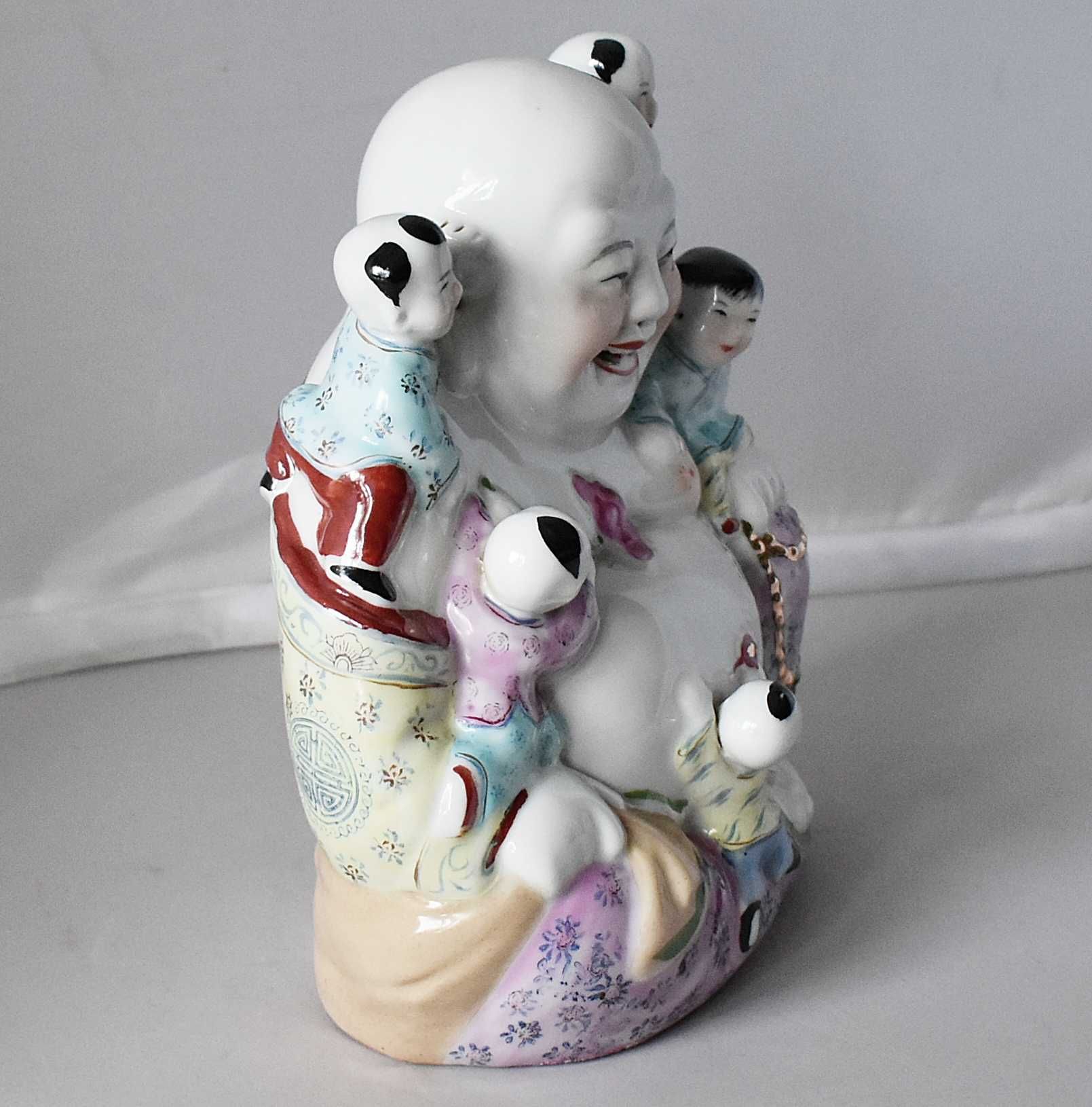 Porcelanowa figura uśmiechniętego Buddy
