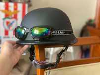 Capacete com oculos