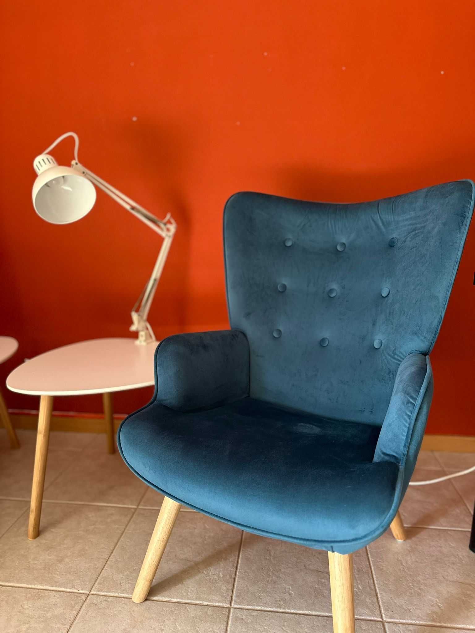 Poltronas e Mesas - Tudo Novo!