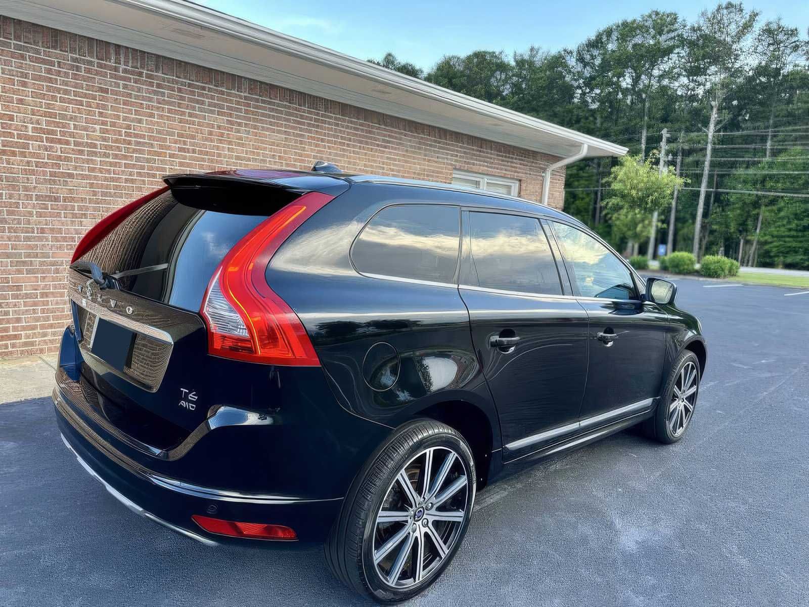 2016 Volvo XC60 T6 Drive-E Platinum